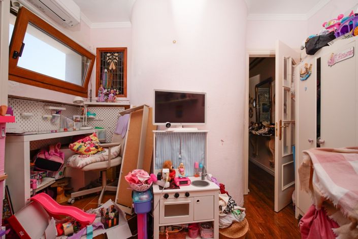 Image No.11-2 Bed Property for sale