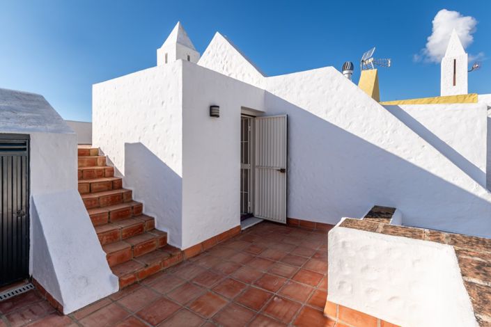 Image No.24-3 Bed Townhouse for sale