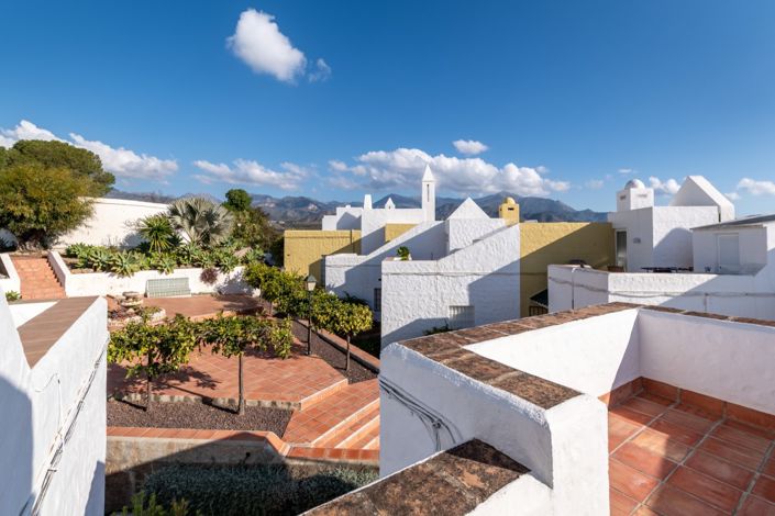 Image No.27-3 Bed Townhouse for sale