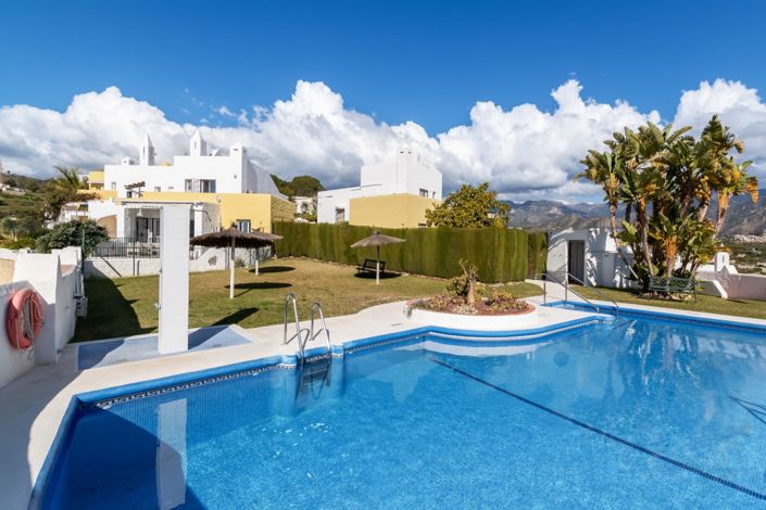 Image No.30-3 Bed Townhouse for sale