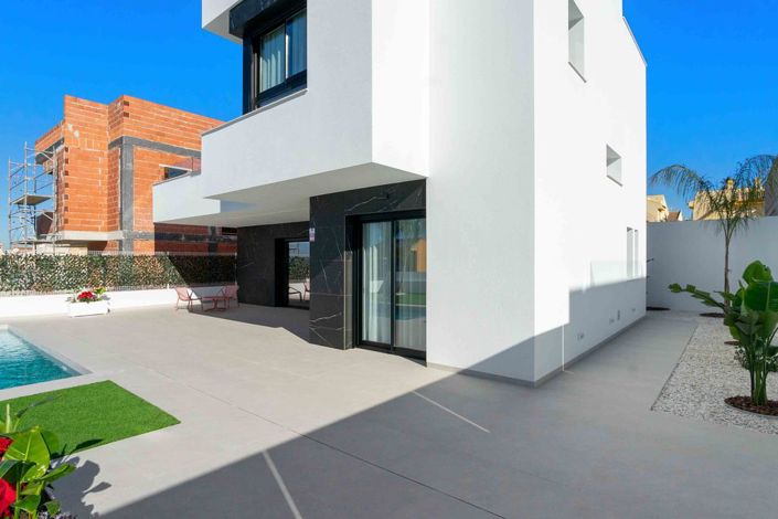 Image No.3-3 Bed Villa for sale