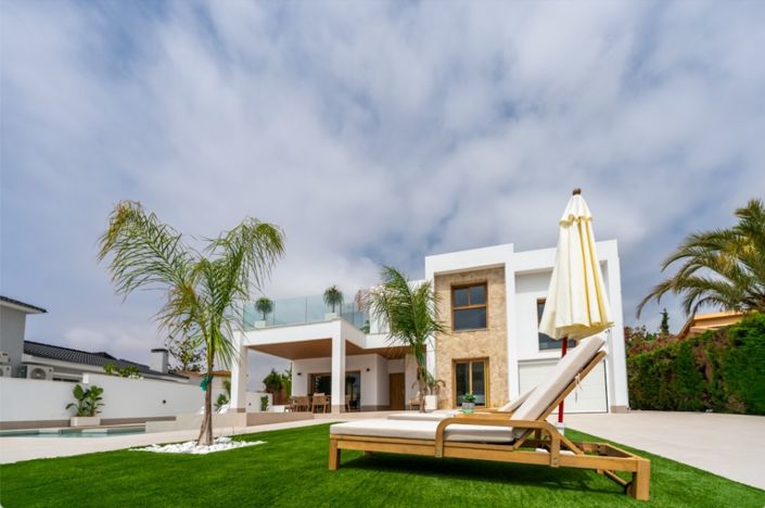 Image No.4-4 Bed Villa for sale