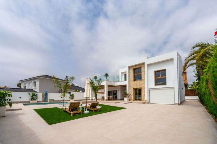 Image No.5-4 Bed Villa for sale