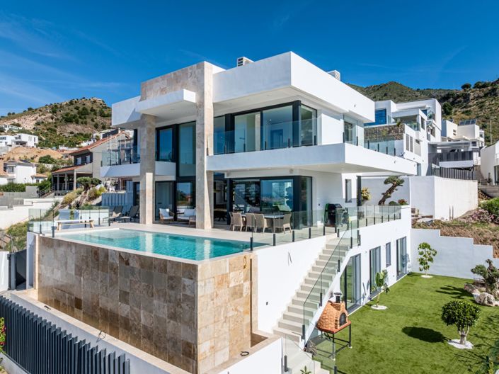 Image No.1-4 Bed Villa for sale