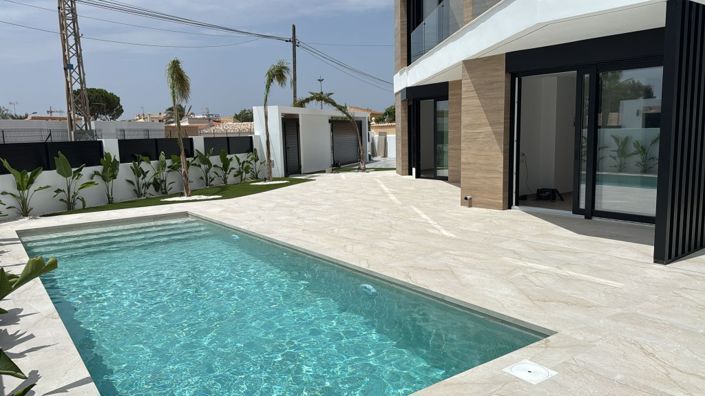 Image No.6-4 Bed Villa for sale