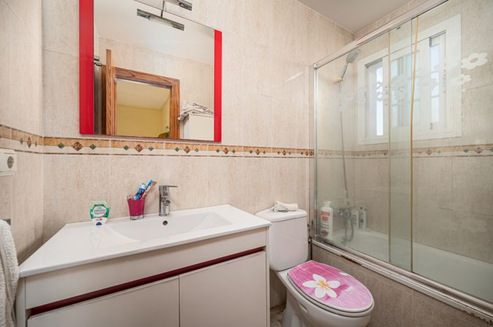 Image No.12-3 Bed Property for sale