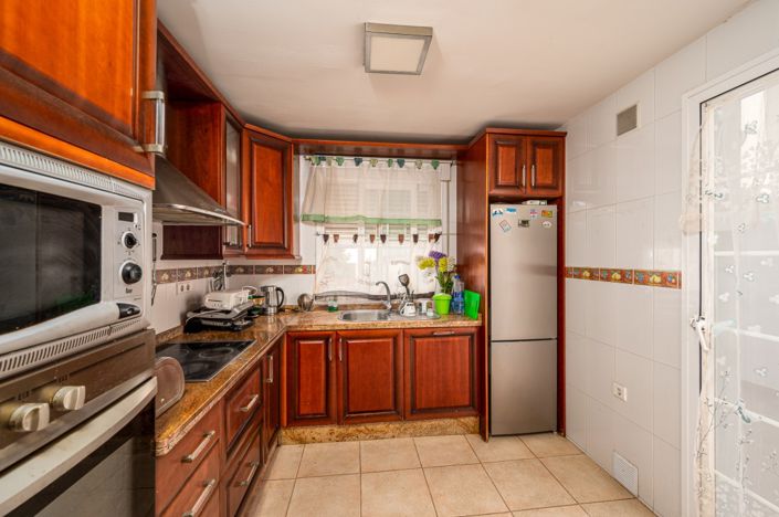 Image No.14-3 Bed Property for sale