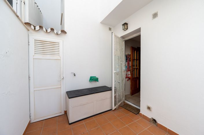 Image No.17-3 Bed Property for sale