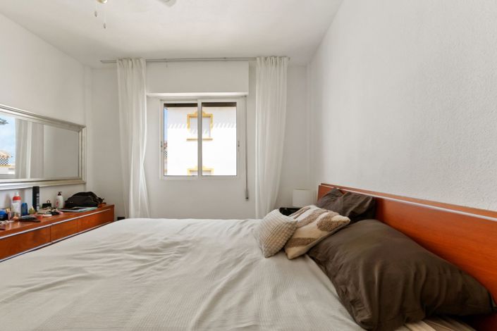 Image No.21-3 Bed Property for sale