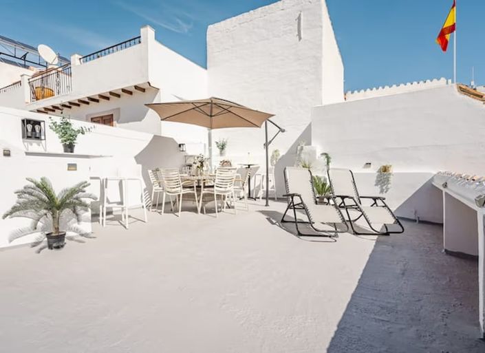 Image No.2-2 Bed Townhouse for sale