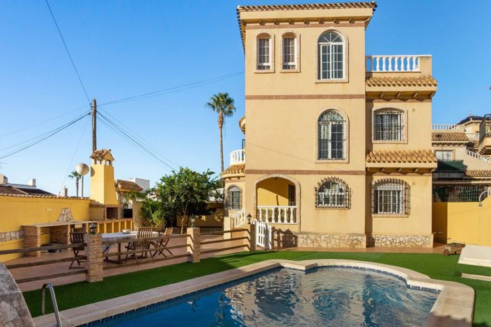 Image No.1-5 Bed Villa for sale