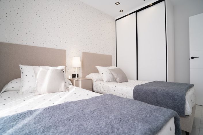 Image No.23-3 Bed Property for sale