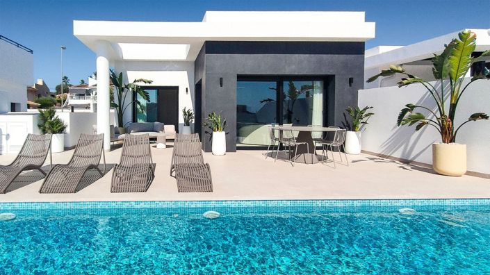 Image No.1-4 Bed Villa for sale
