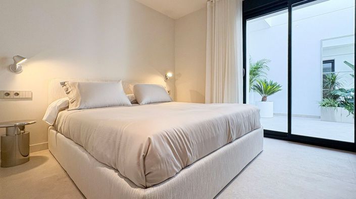 Image No.12-4 Bed Villa for sale