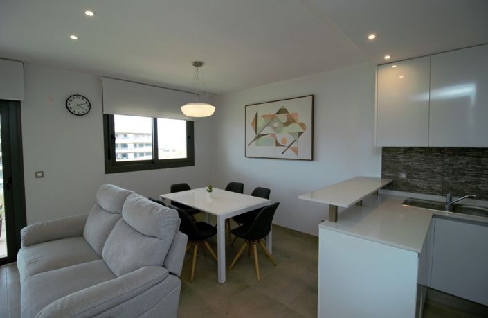 Image No.7-2 Bed Property for sale