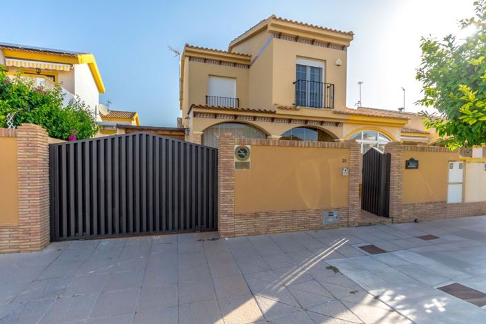 Image No.1-3 Bed Villa for sale