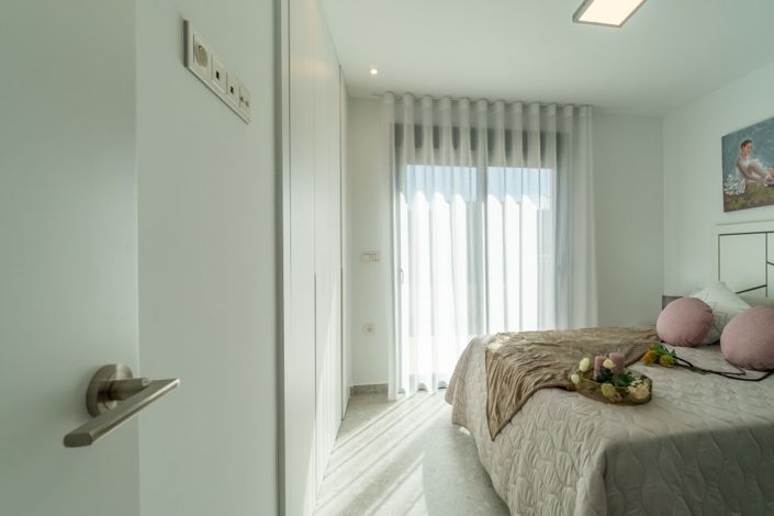 Image No.20-3 Bed Property for sale