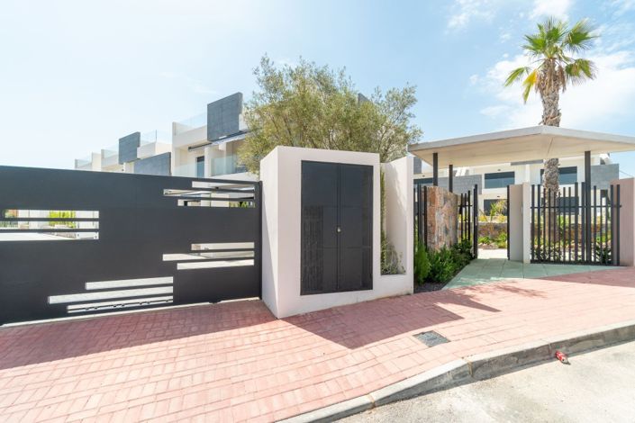 Image No.37-3 Bed Property for sale