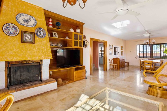 Image No.10-5 Bed Villa for sale