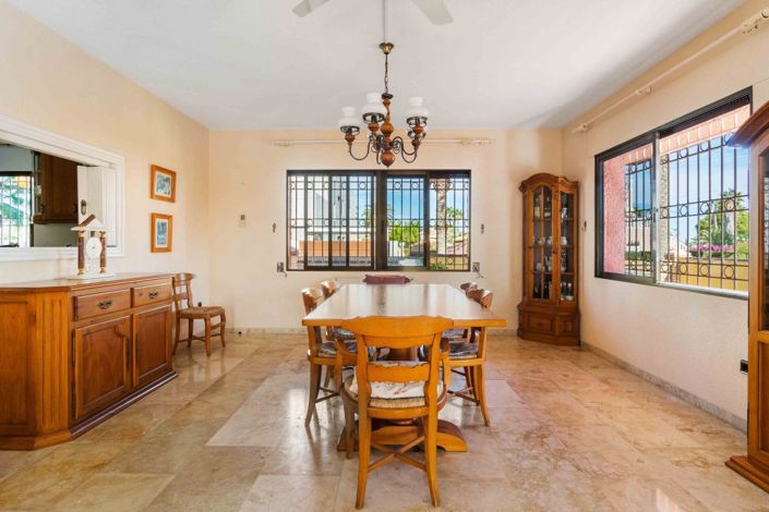 Image No.8-5 Bed Villa for sale