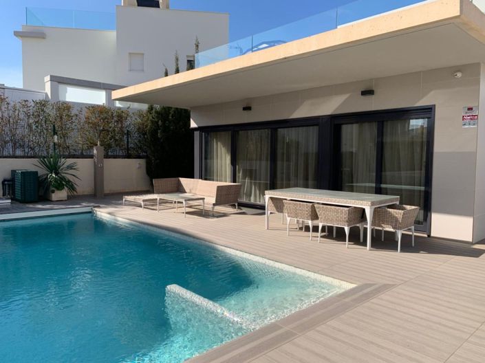 Image No.1-4 Bed Villa for sale