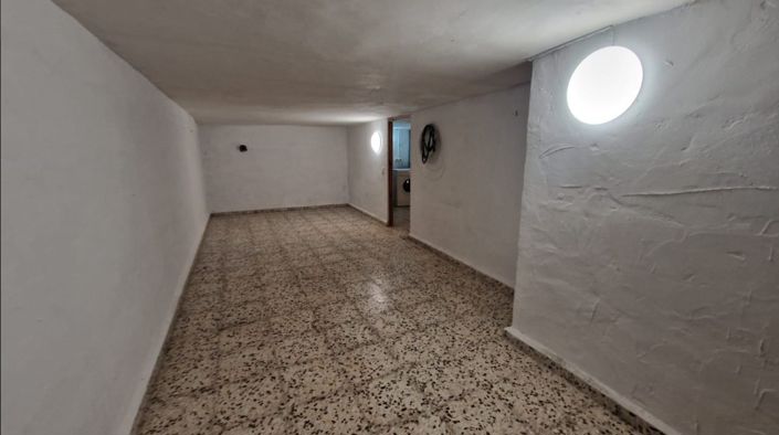 Image No.17-3 Bed Property for sale