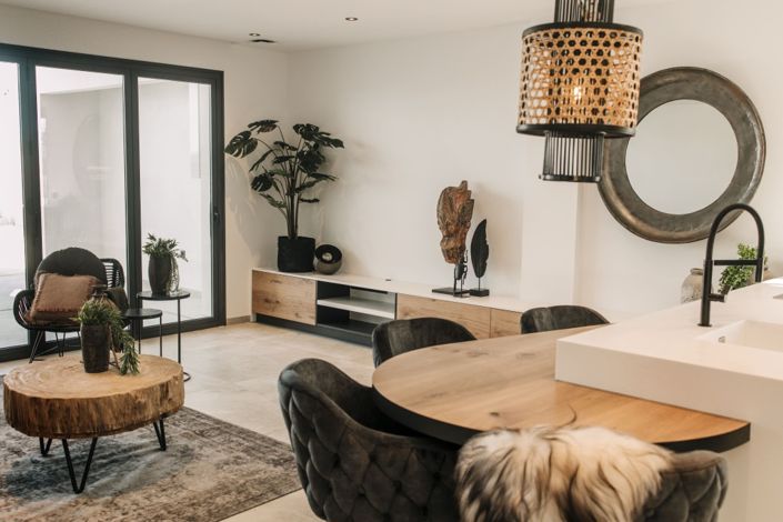 Image No.17-4 Bed Property for sale