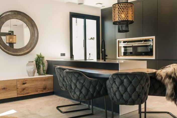 Image No.5-4 Bed Property for sale