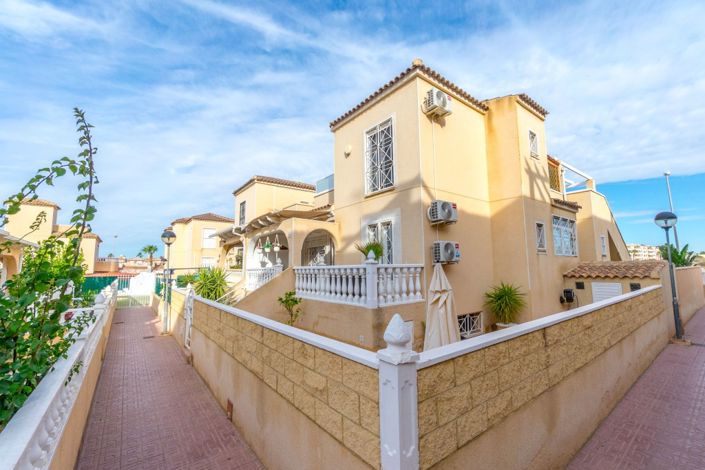 Image No.1-4 Bed Semi-Detached for sale