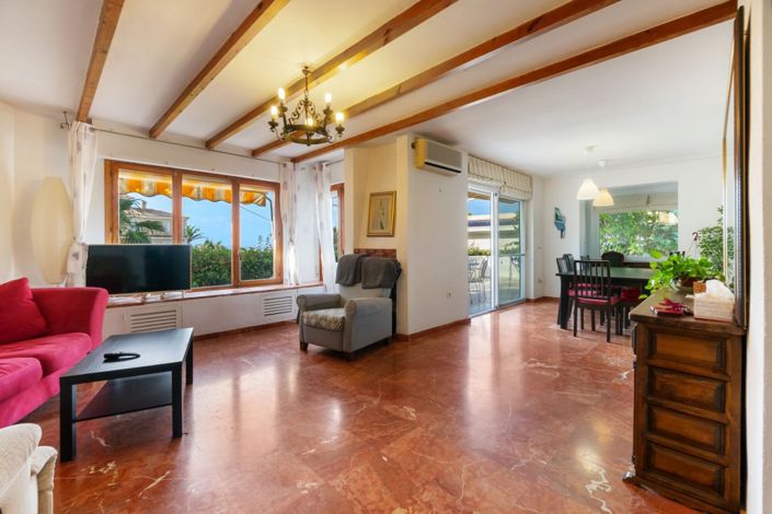 Image No.2-6 Bed Villa for sale