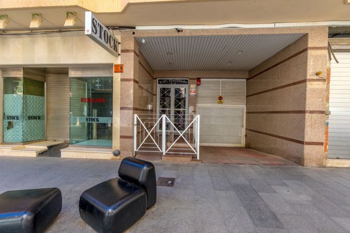 Image No.18-3 Bed Apartment for sale