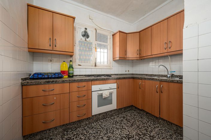 Image No.14-6 Bed Townhouse for sale