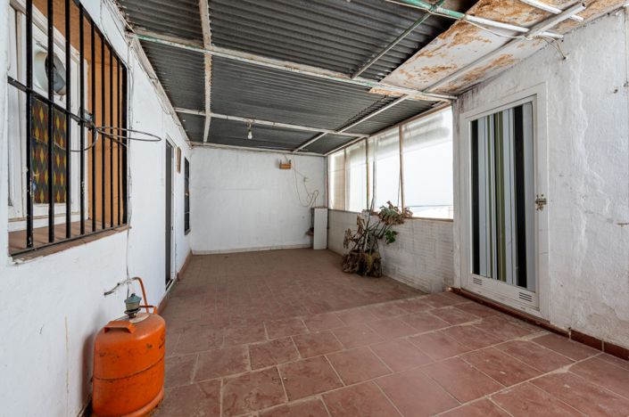 Image No.15-6 Bed Townhouse for sale