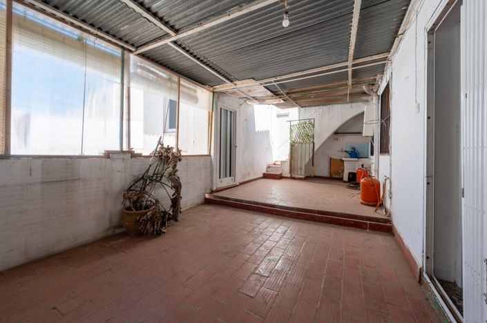 Image No.16-6 Bed Townhouse for sale