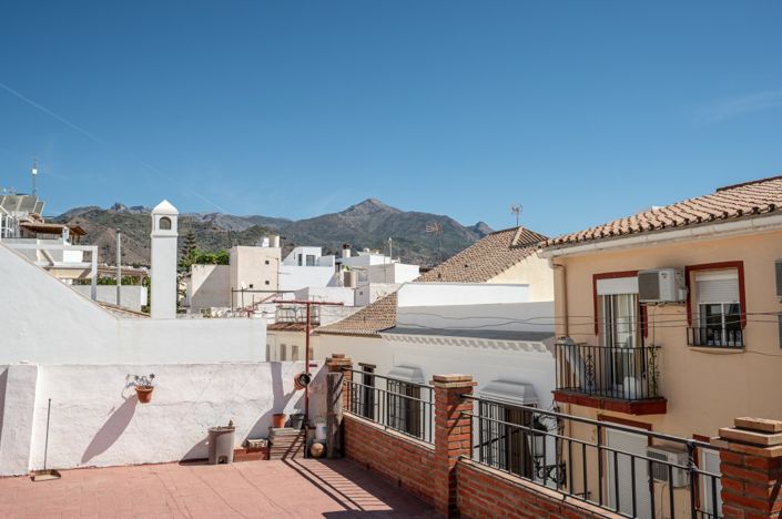 Image No.17-6 Bed Townhouse for sale