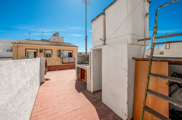 Image No.18-6 Bed Townhouse for sale