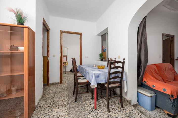 Image No.3-6 Bed Townhouse for sale