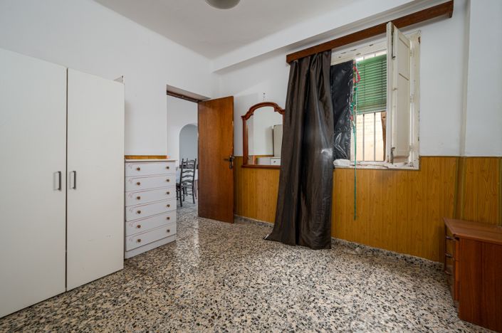 Image No.4-6 Bed Townhouse for sale