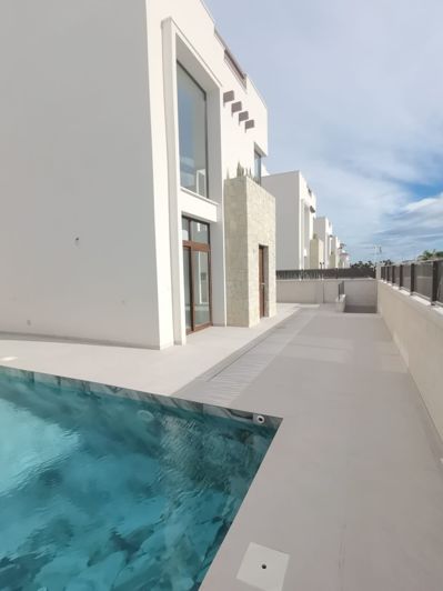 Image No.1-3 Bed Villa for sale