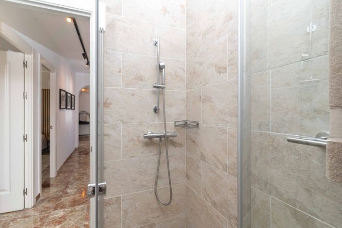 Image No.28-3 Bed Villa for sale