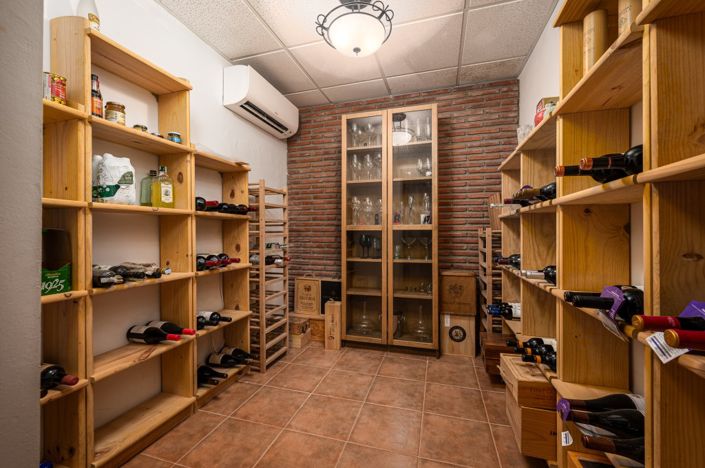 Image No.11-3 Bed Townhouse for sale