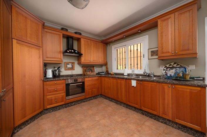 Image No.19-3 Bed Townhouse for sale