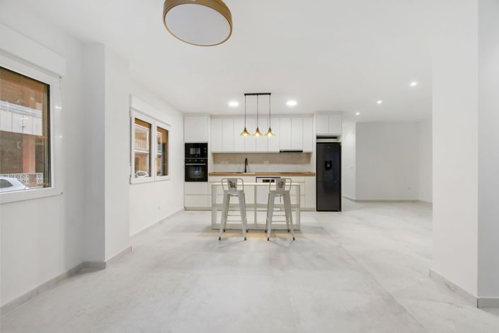 Image No.1-3 Bed Property for sale