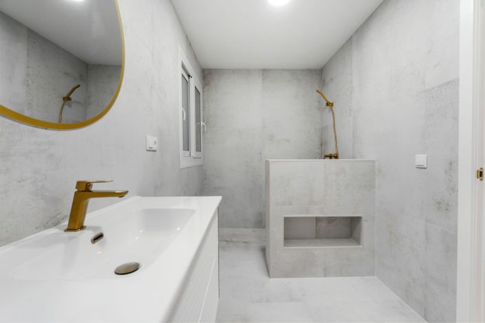 Image No.17-3 Bed Property for sale