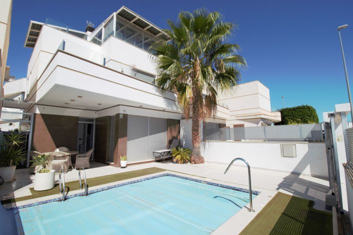 Image No.1-3 Bed Villa for sale