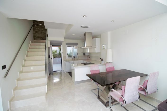 Image No.2-3 Bed Villa for sale