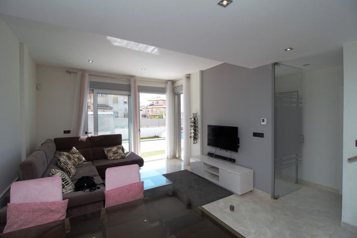 Image No.5-3 Bed Villa for sale