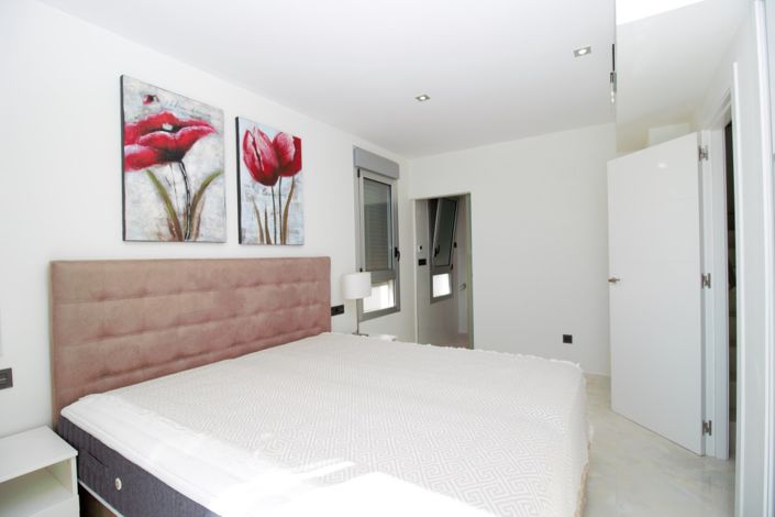 Image No.7-3 Bed Villa for sale