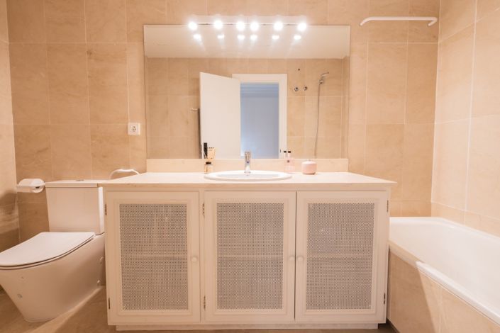 Image No.27-4 Bed Townhouse for sale