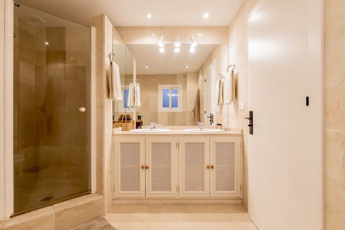 Image No.28-4 Bed Townhouse for sale